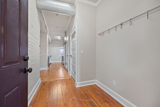 Building Photo - WALNUT HILLS- Immaculate 2 Bedroom 2 Bathr...