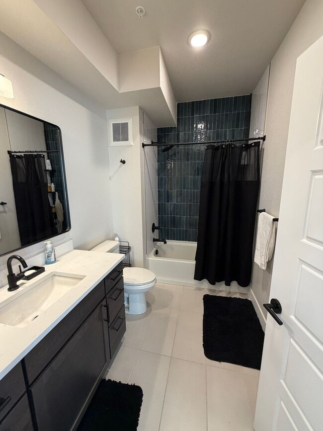 Building Photo - Amazing Furnished One Bedroom Home