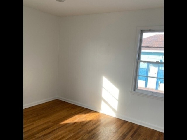 Building Photo - 1394 S Green St