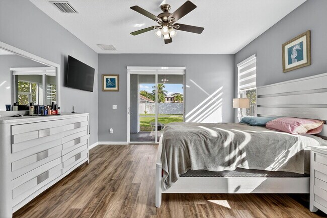 Building Photo - 1971 SW Breezeway St