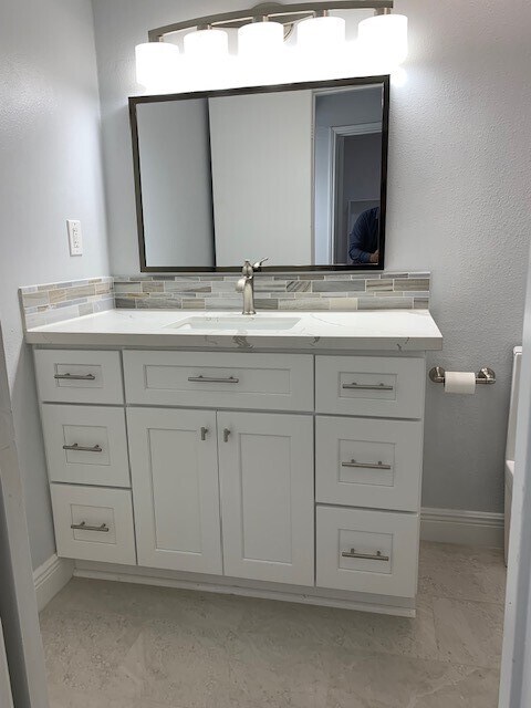 Building Photo - 355 N Post Oak Ln