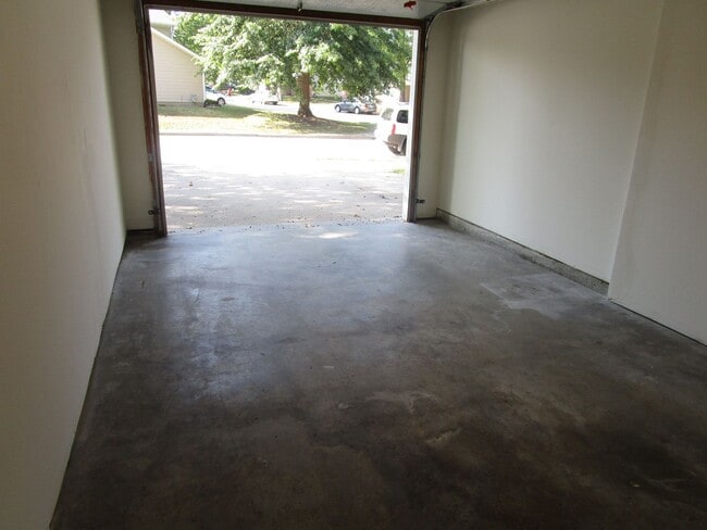 Building Photo - 3550-3552 Prescott Dr.