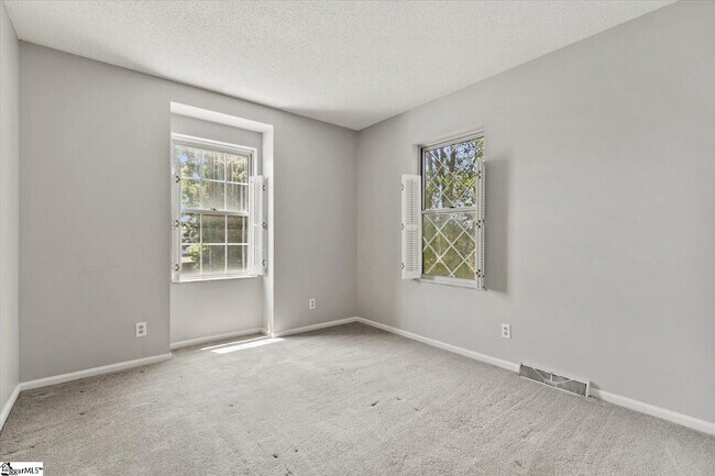 Building Photo - 97 Jamestowne Way