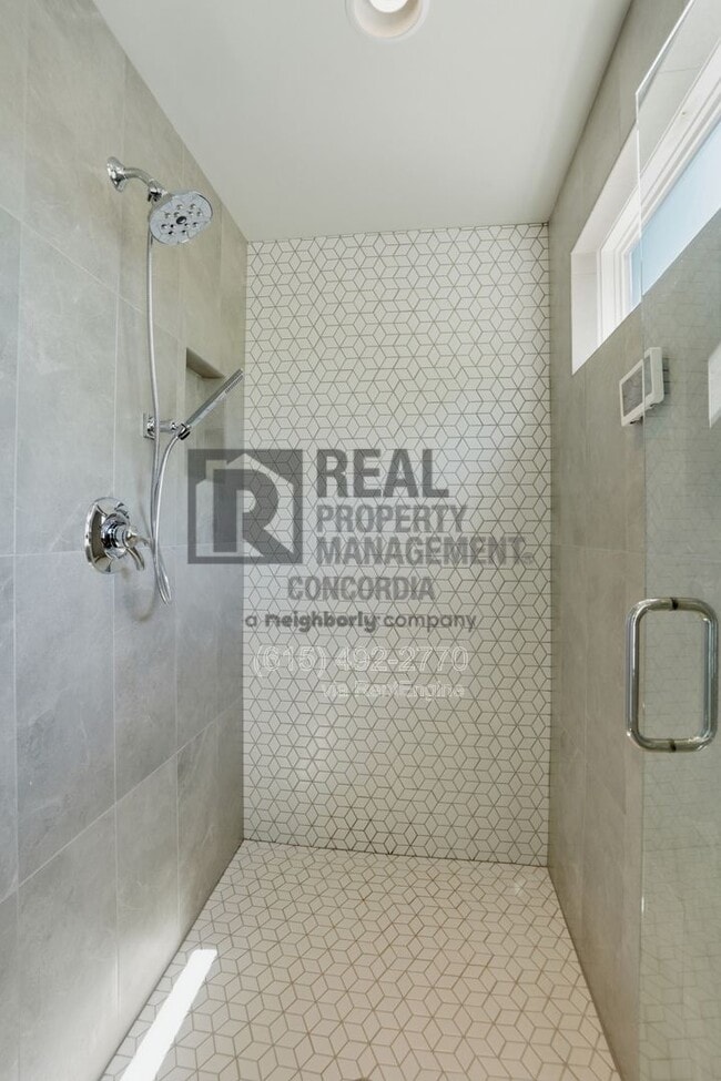 Building Photo - 1607 10th Ave N