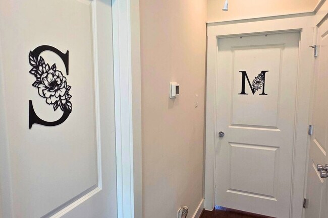 Building Photo - 5342 Donovan Gdns Ln