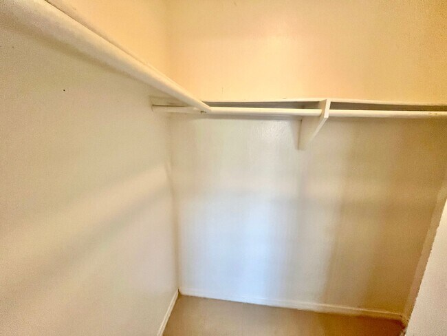 Building Photo - 2BD/2BTH with Central A/C, Private Patio, ...