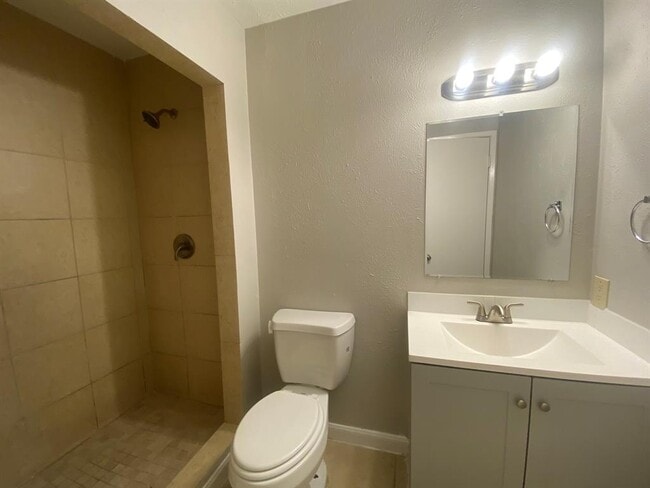 Building Photo - 14511 Flair Dr
