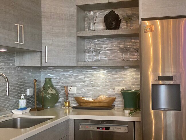 Building Photo - 725 Kapiolani Blvd