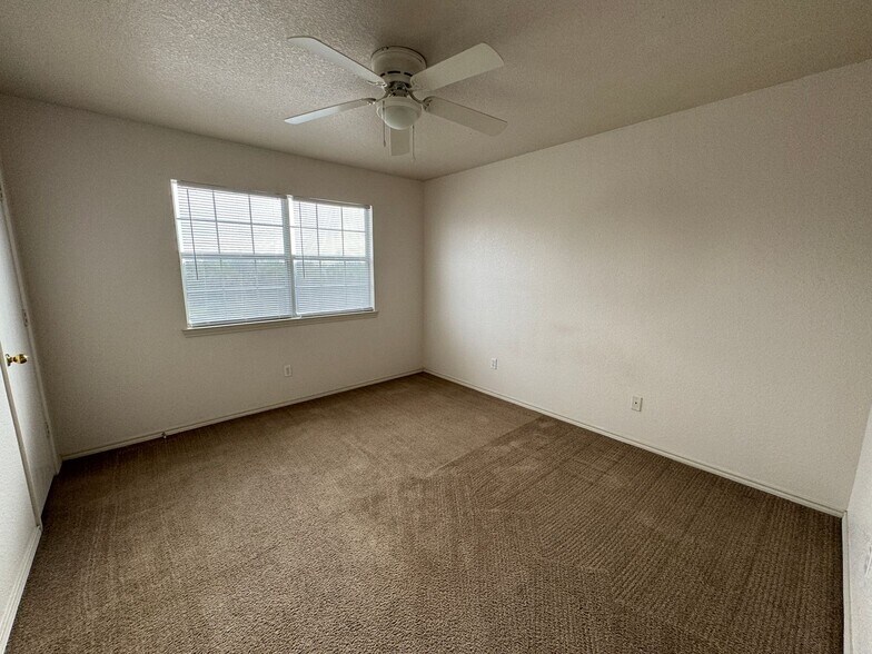 Building Photo - 1602 Aztec Trce