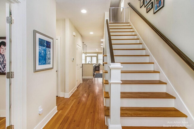 Building Photo - 203 W Summit St