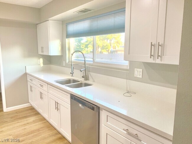 Building Photo - 6860 Tara Ave