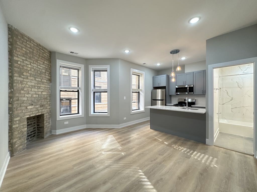 Building Photo - 419 W Belden Ave