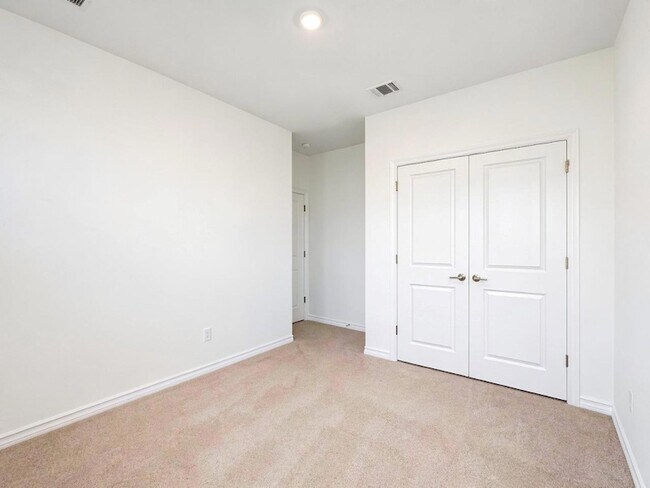 Building Photo - 366 Papaya Dr