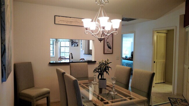 Building Photo - Seasonal Short-Term 2-Bedroom 2-Bath Condo located in Englewood!