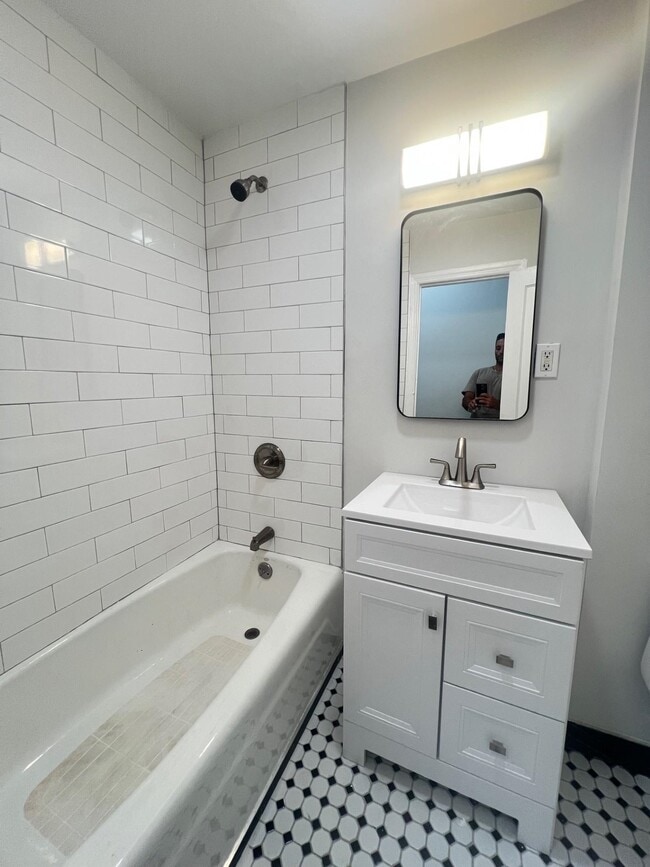 Building Photo - 343 Pavonia Ave