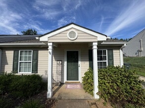 Building Photo - Furnished Duplex in Seneca