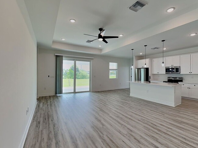 Building Photo - 377 Biltmore St