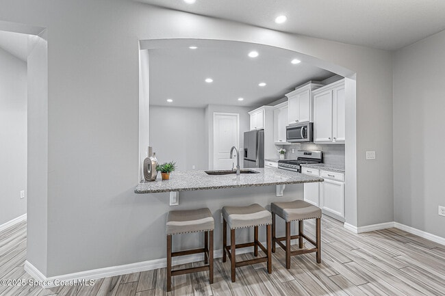 Building Photo - 7544 Loren Cove Dr