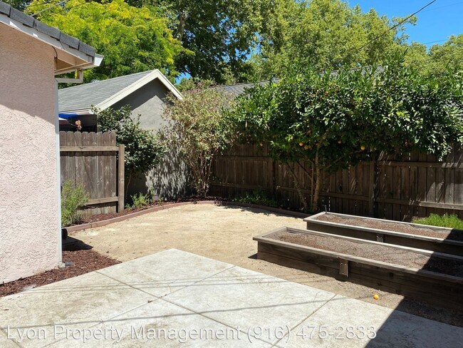 Building Photo - 2 br, 1 bath House - 3209 C Street