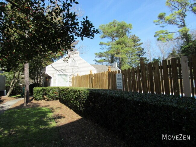 Building Photo - 729 Bragg Dr