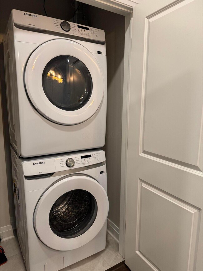 Building Photo - 6633 Dale Dr