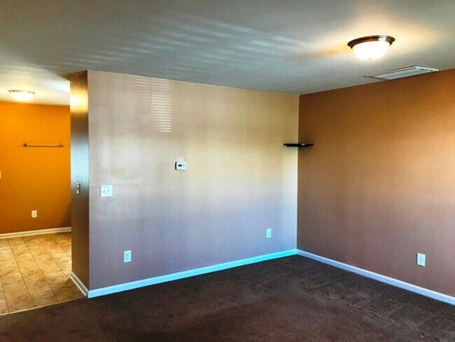 Building Photo - Preleasing for late July 2026!
