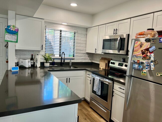 Building Photo - 3046 N 32nd St