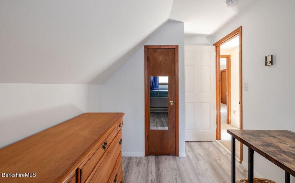 Building Photo - 230 Middle Rd