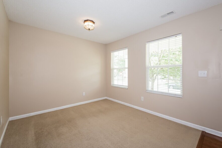 Building Photo - 1328 Marbank St