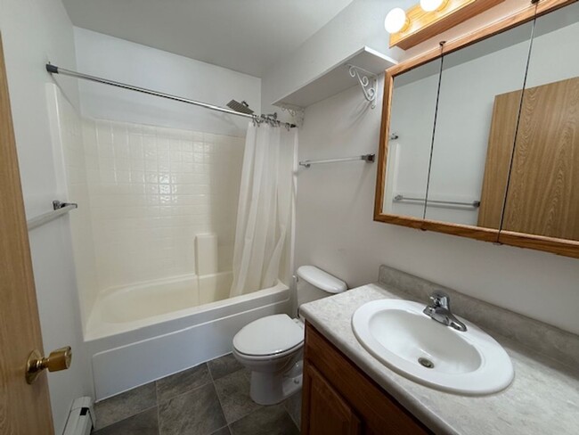 Building Photo - Great 3 Bedroom Home