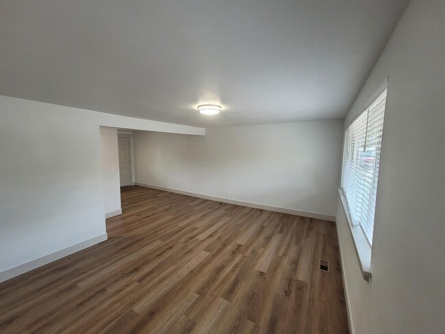 Building Photo - 245 W 200 N
