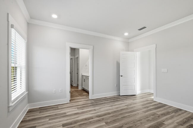 Building Photo - 1085 Hayward Lp