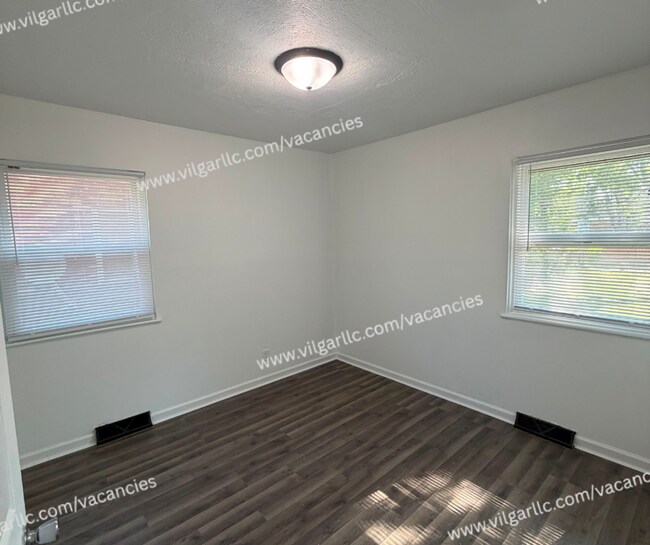 Building Photo - Newly Renovated 3- Bedrooms,  1-Bathroom Home