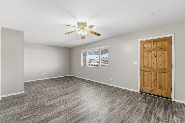 Building Photo - Comfortable 2-Bed Sun City Retreat with Vinyl Flooring & Fresh Paint