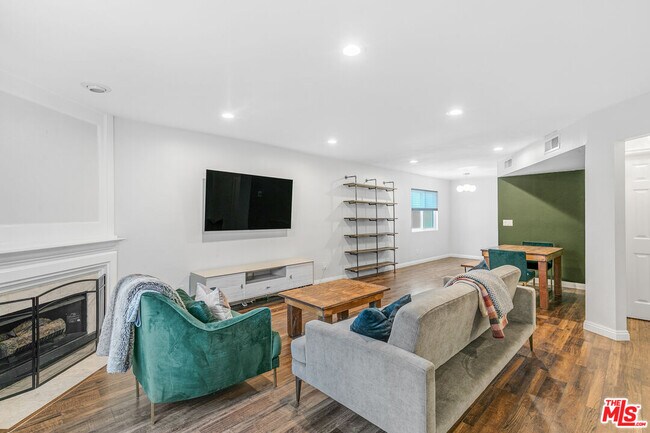 Building Photo - 4230 Whitsett Ave