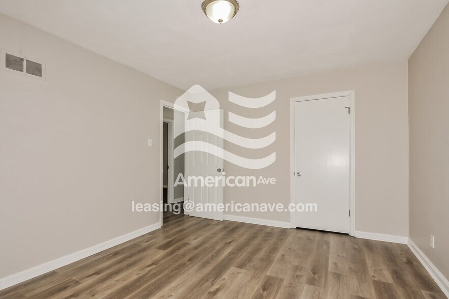 Building Photo - 327 Wedge Dr