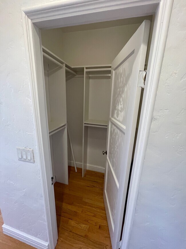 Building Photo - 152 S Peck Dr