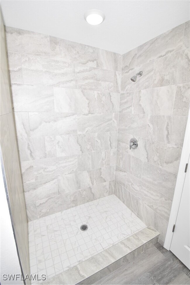 Building Photo - 202 Seagrape St