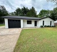 Building Photo - Introducing a charming 3-bedroom, 2-bathroom home located in Russellville, AR