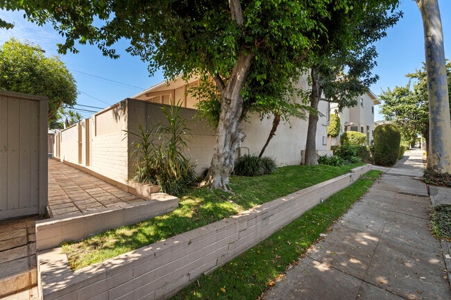 Building Photo - 267 S Church Ln