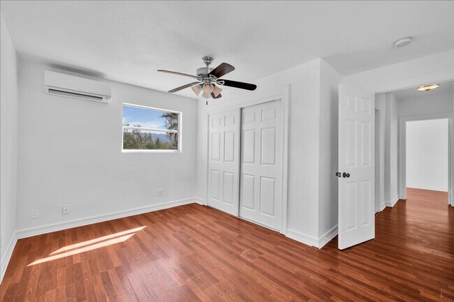 Building Photo - 2 Bedroom Home on 1.8 Acre Lot