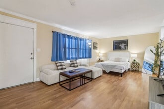 Building Photo - 609 Carlsbad St