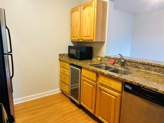 Building Photo - 2071 Dixie Belle Dr