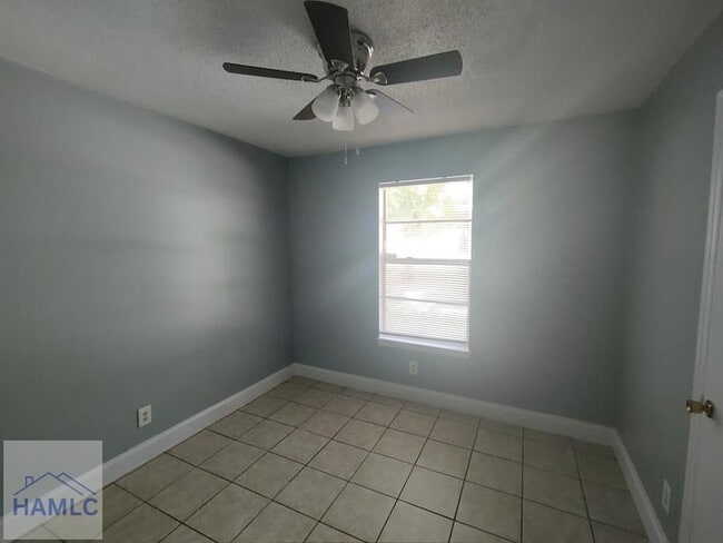 Building Photo - 1007 Live Oak Dr