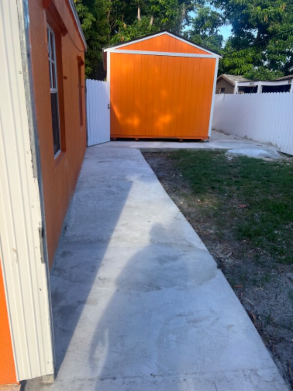 Building Photo - 16015 W Bunche Park Dr