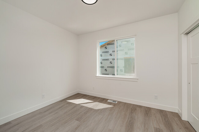 Building Photo - 5923 Little River Loop