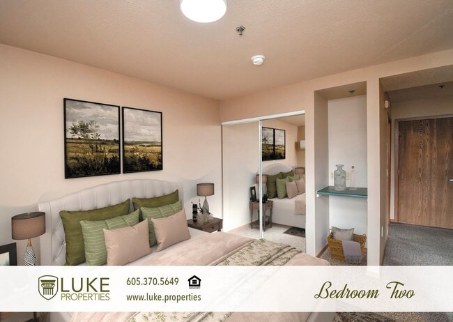 Building Photo - 138 N Sycamore Ave