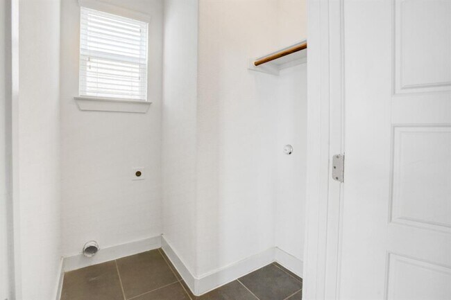 Building Photo - 5910 Rubicon Run