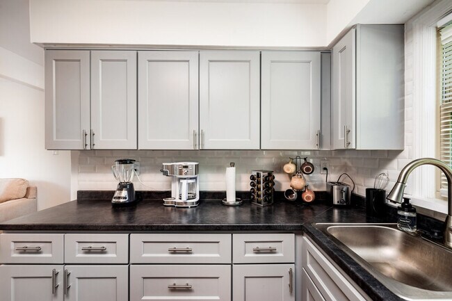 Building Photo - 4423 Vance Ave