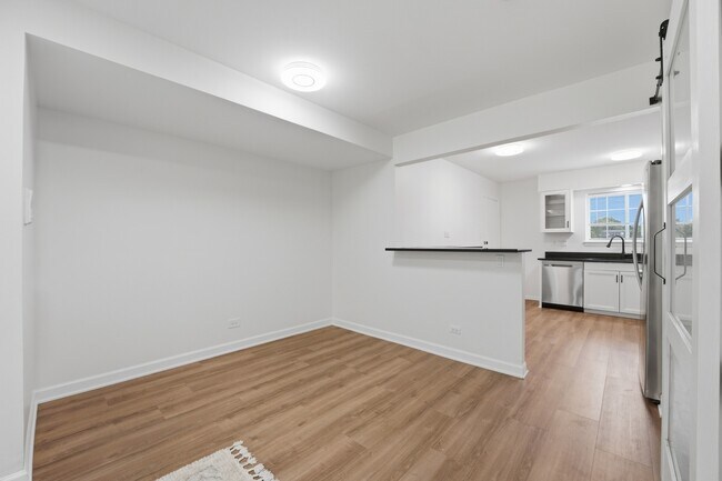Building Photo - 9388 Bay Colony Dr